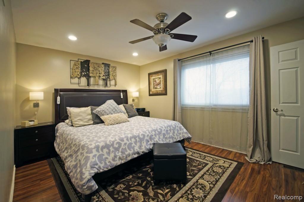 236 North Willard Road Canton, MI 48187 - Photo 7 of 20 MASTER BEDROOM