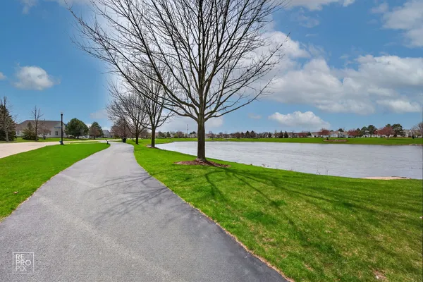 $270,000 | 16501 Buckner Pond Way, Unit 16501, Crest Hill, IL 60403