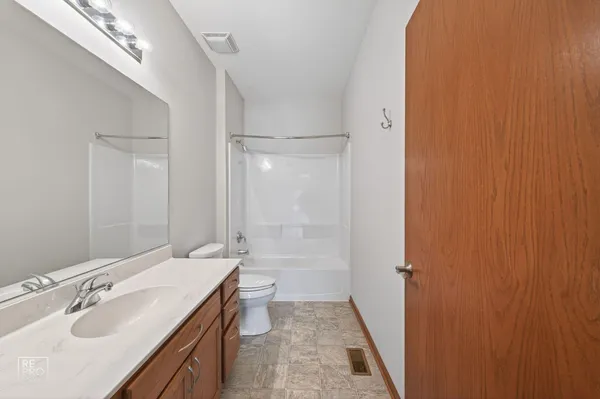 $270,000 | 16501 Buckner Pond Way, Unit 16501, Crest Hill, IL 60403
