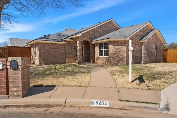 $292,000 | 8202 Clinton Avenue, Lubbock, TX 79424