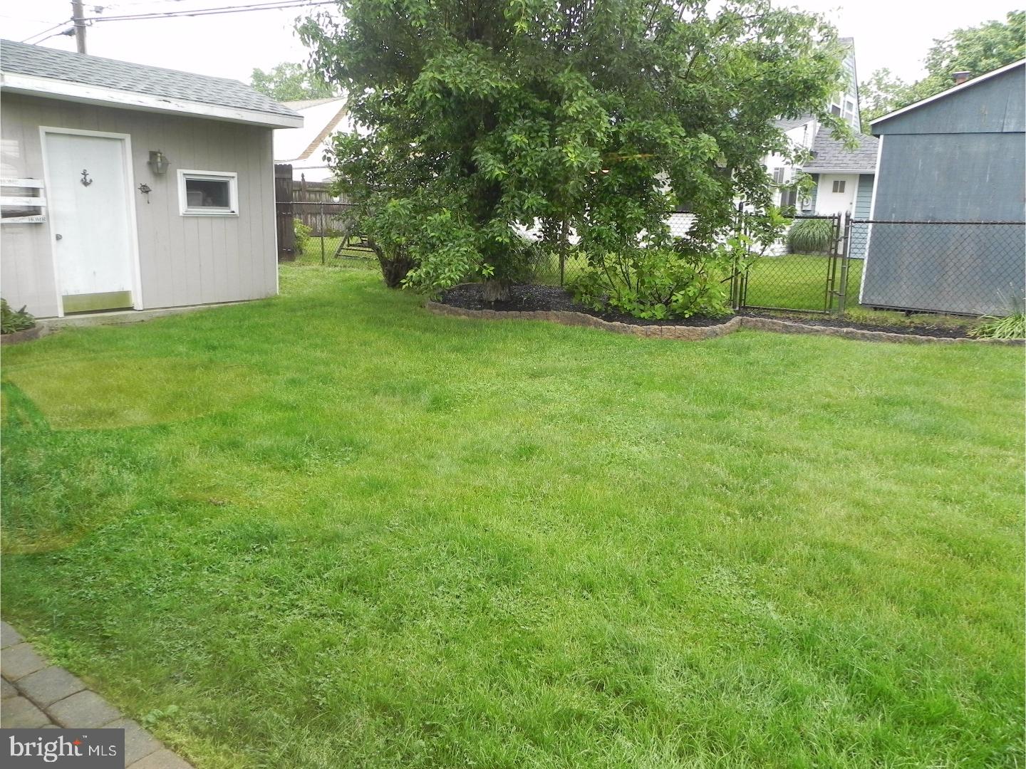 31 Hydrangea Road Levittown, PA 19056 - Photo 16 of 18 Exterior Back