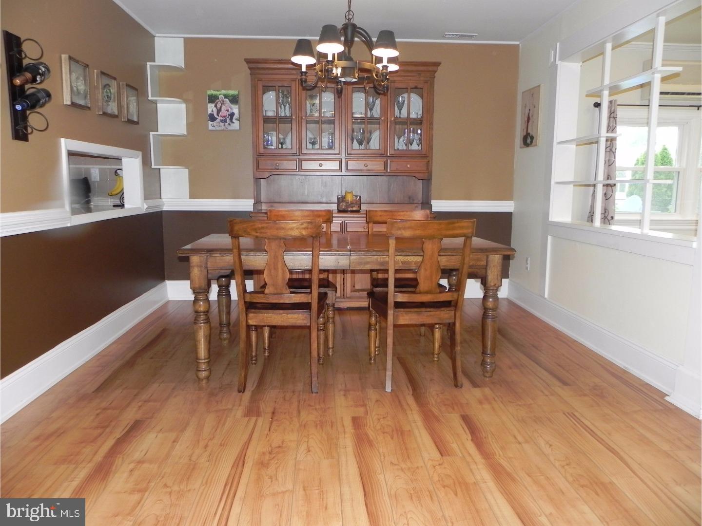31 Hydrangea Road Levittown, PA 19056 - Photo 4 of 18 Dining Room