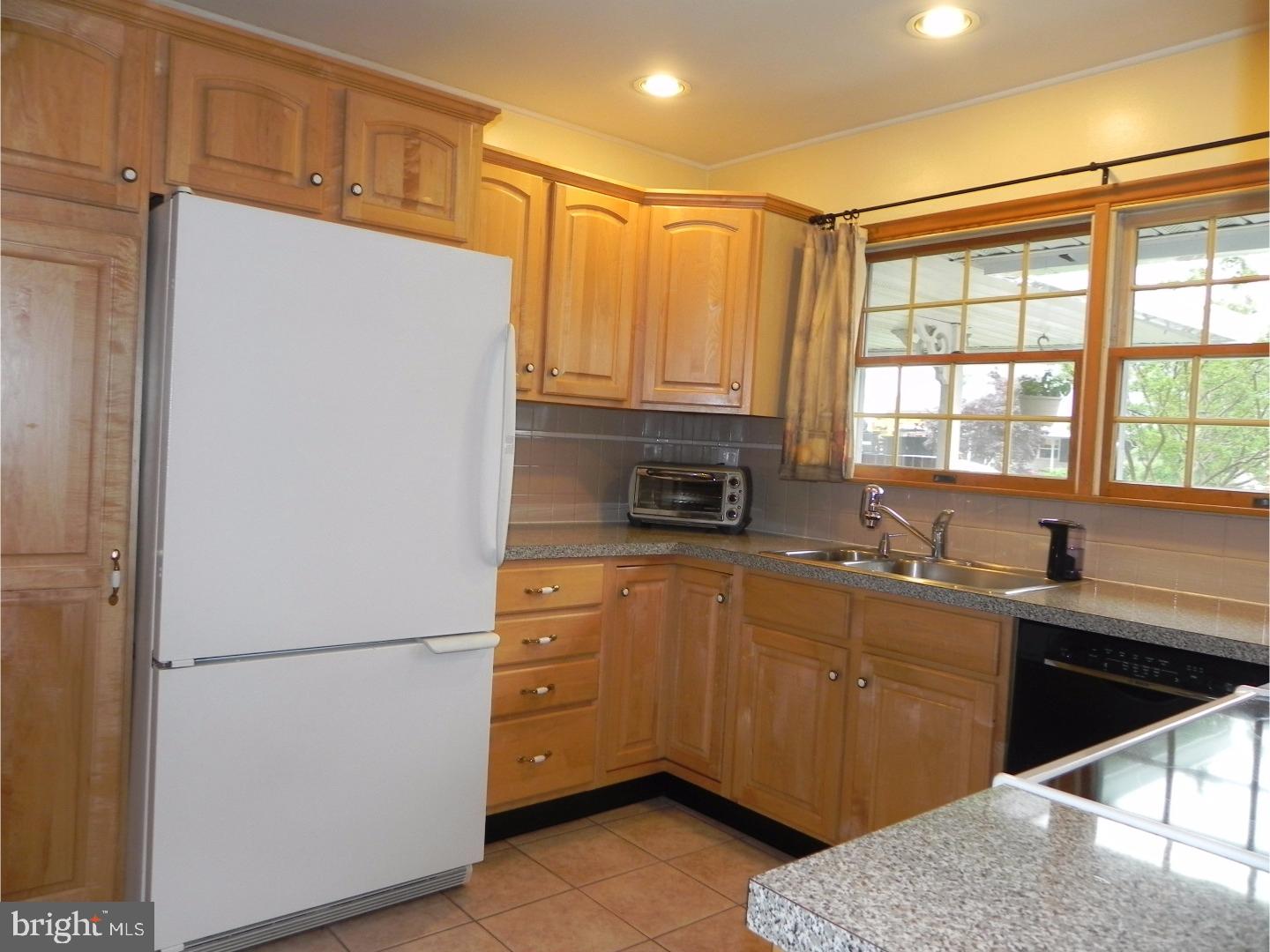 31 Hydrangea Road Levittown, PA 19056 - Photo 7 of 18 Kitchen