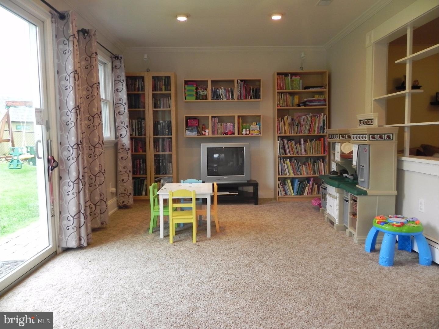31 Hydrangea Road Levittown, PA 19056 - Photo 9 of 18 Family Room
