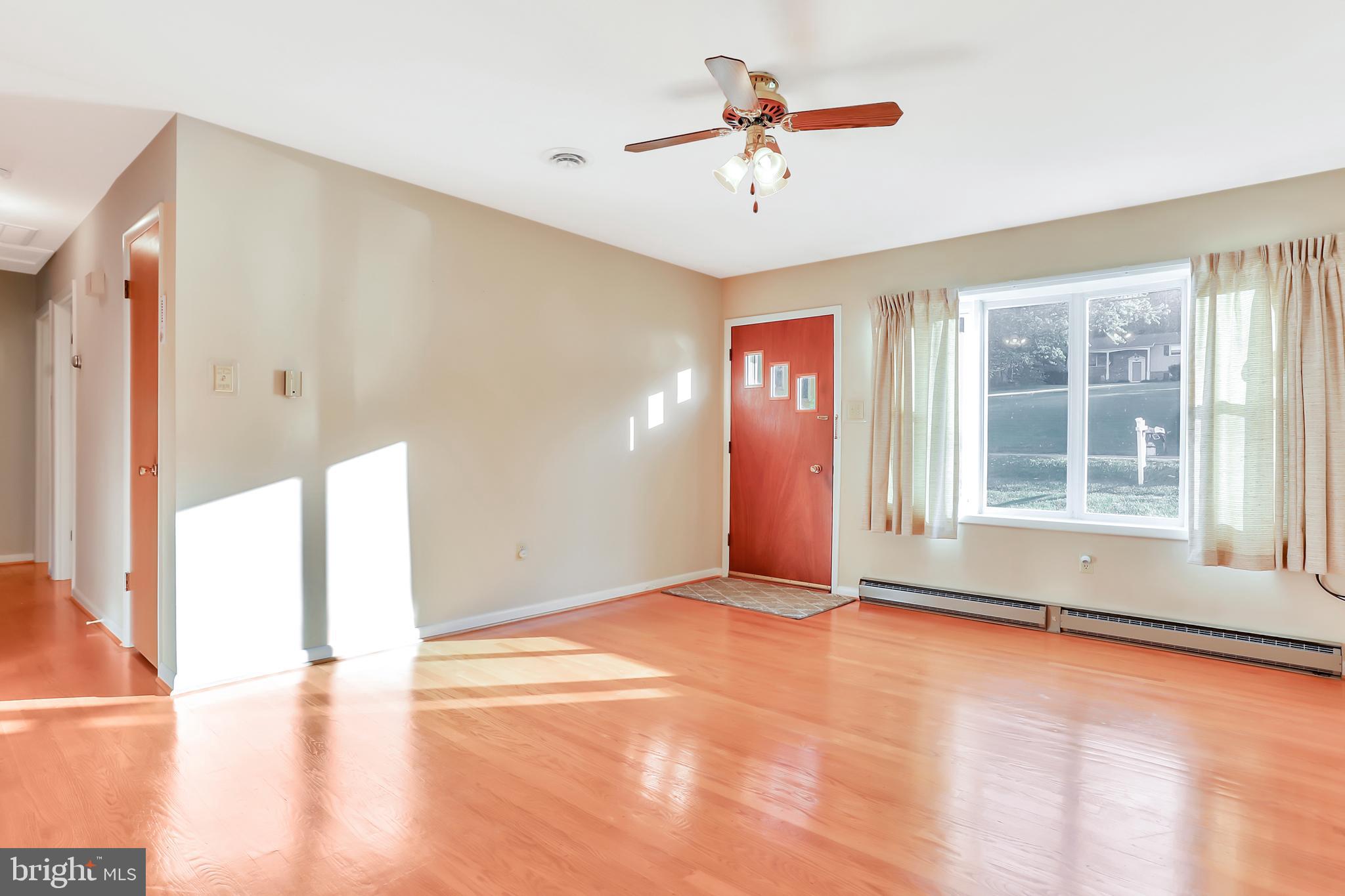 8310 Hollow Road Middletown, MD 21769 - Photo 5 of 37