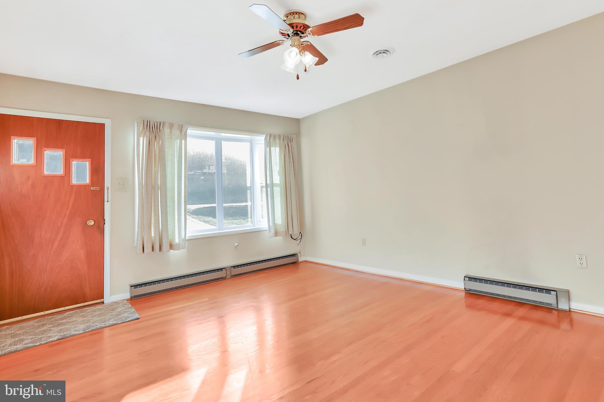 8310 Hollow Road Middletown, MD 21769 - Photo 6 of 37