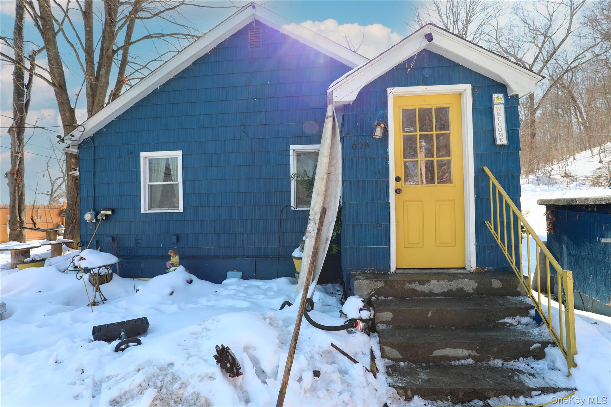 654 Broadway, Unit 9W Esopus, NY 12487 - Photo 4 of 26 a house view with a outdoor space