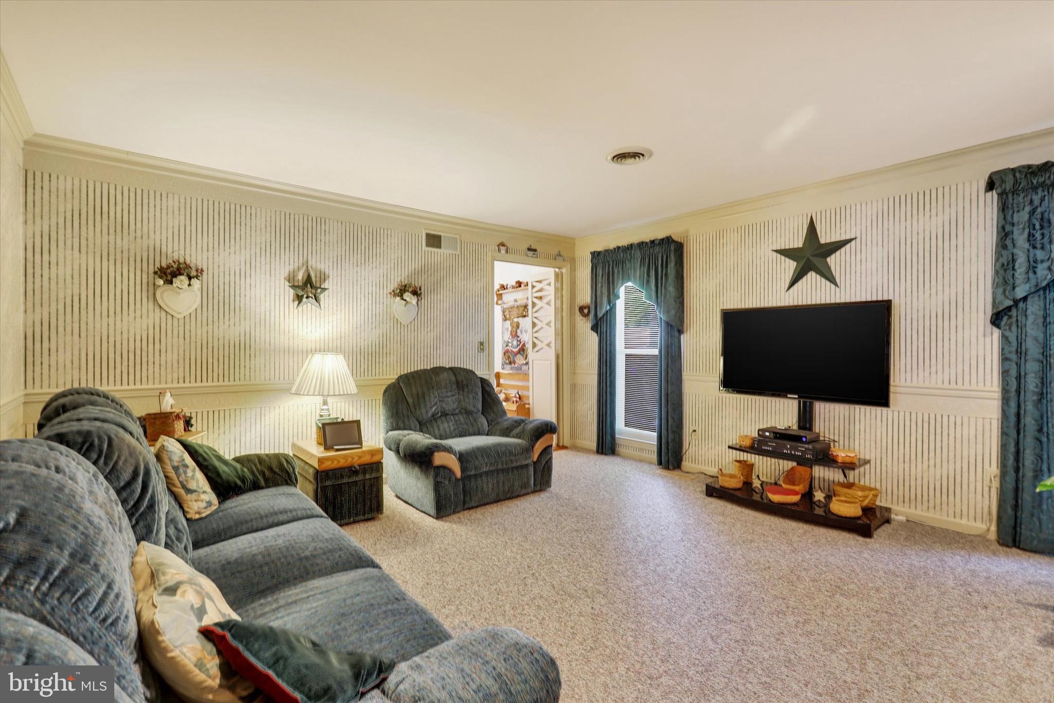 610 Westover Road Shippensburg, PA 17257 - Photo 16 of 36 Living Room