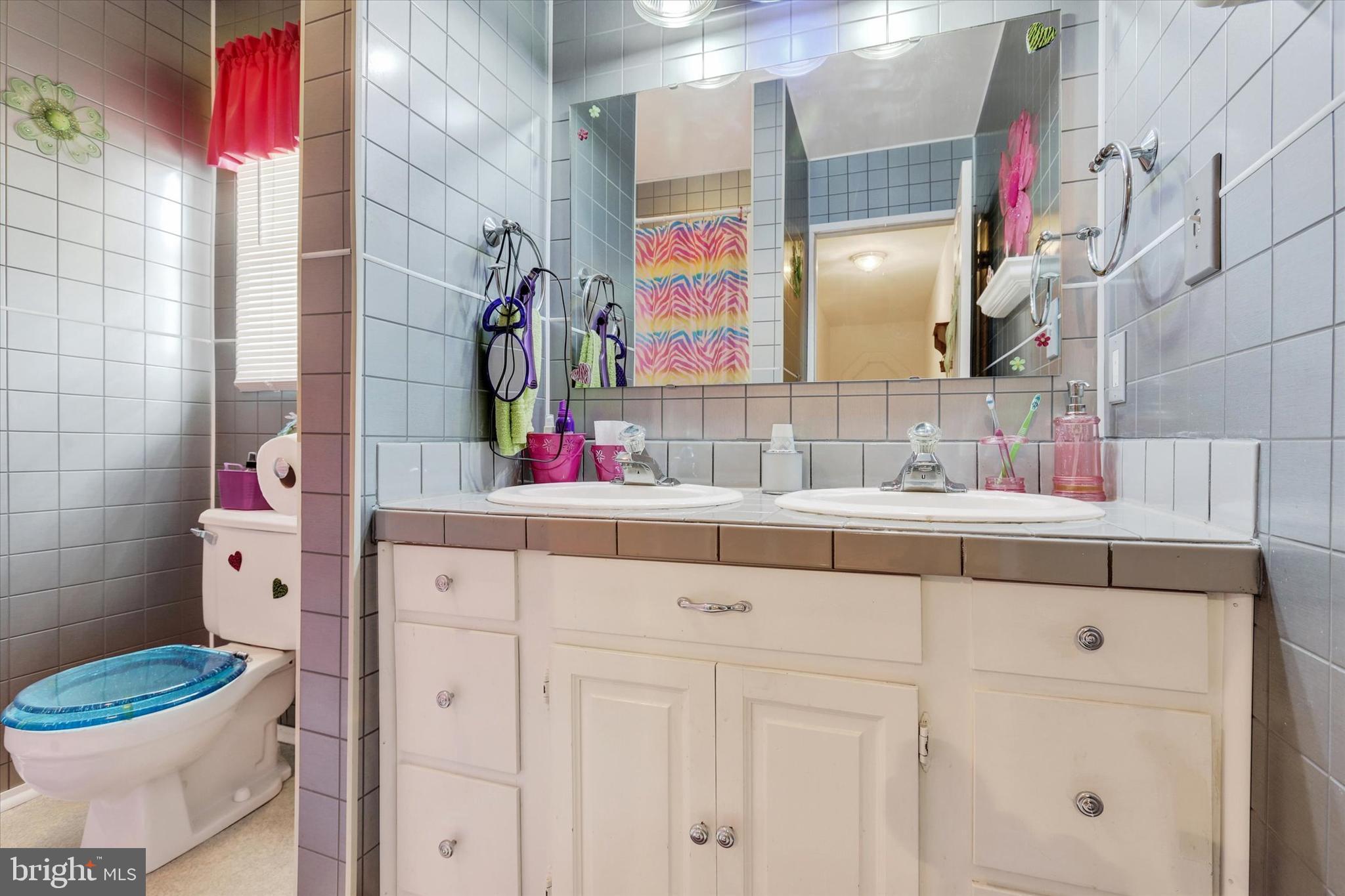 610 Westover Road Shippensburg, PA 17257 - Photo 21 of 36 2nd floor Bath