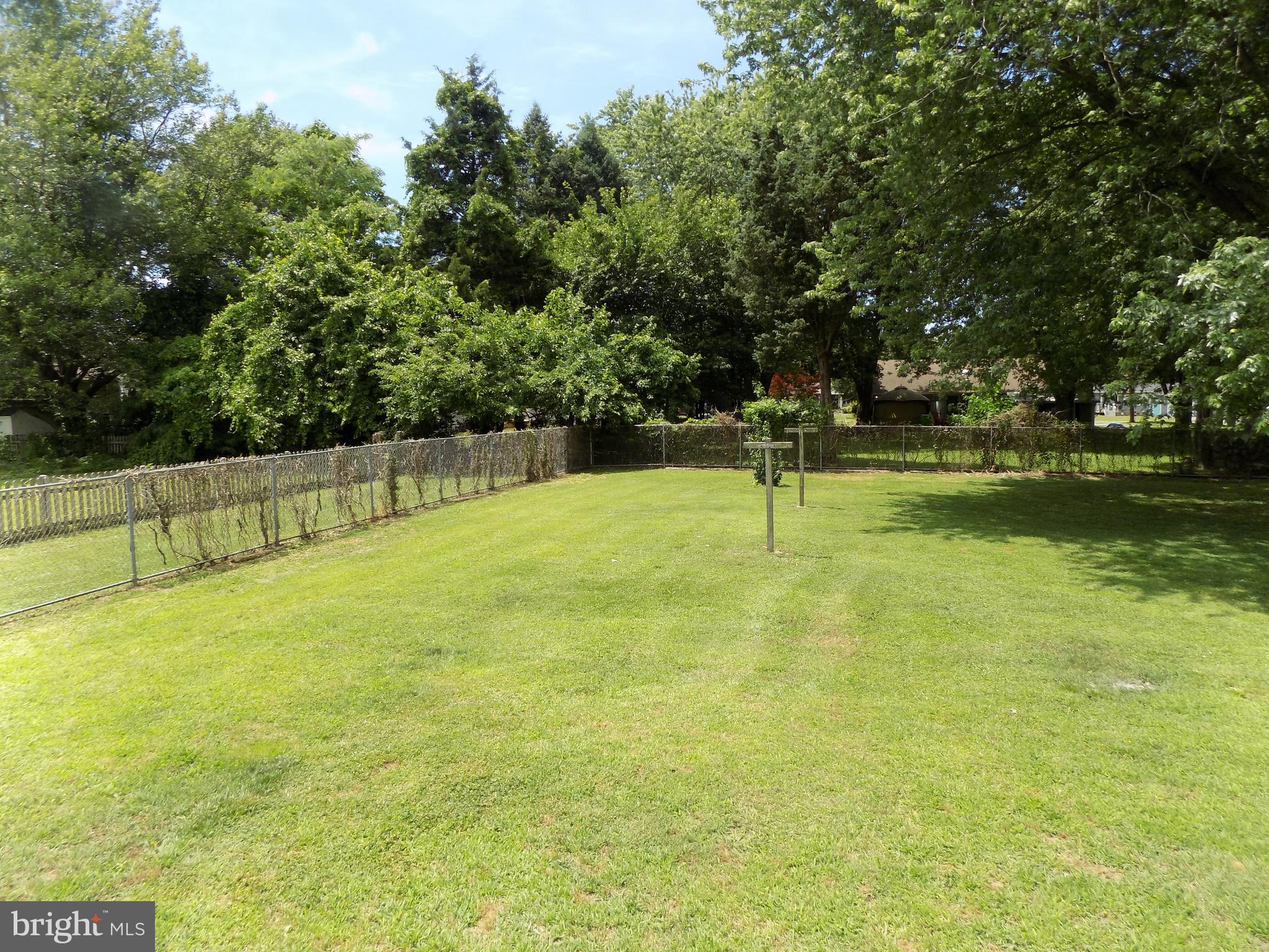 620 Romancoke Road Stevensville, MD 21666 - Photo 7 of 47 Large open baSpacious and private back yard. ck ya