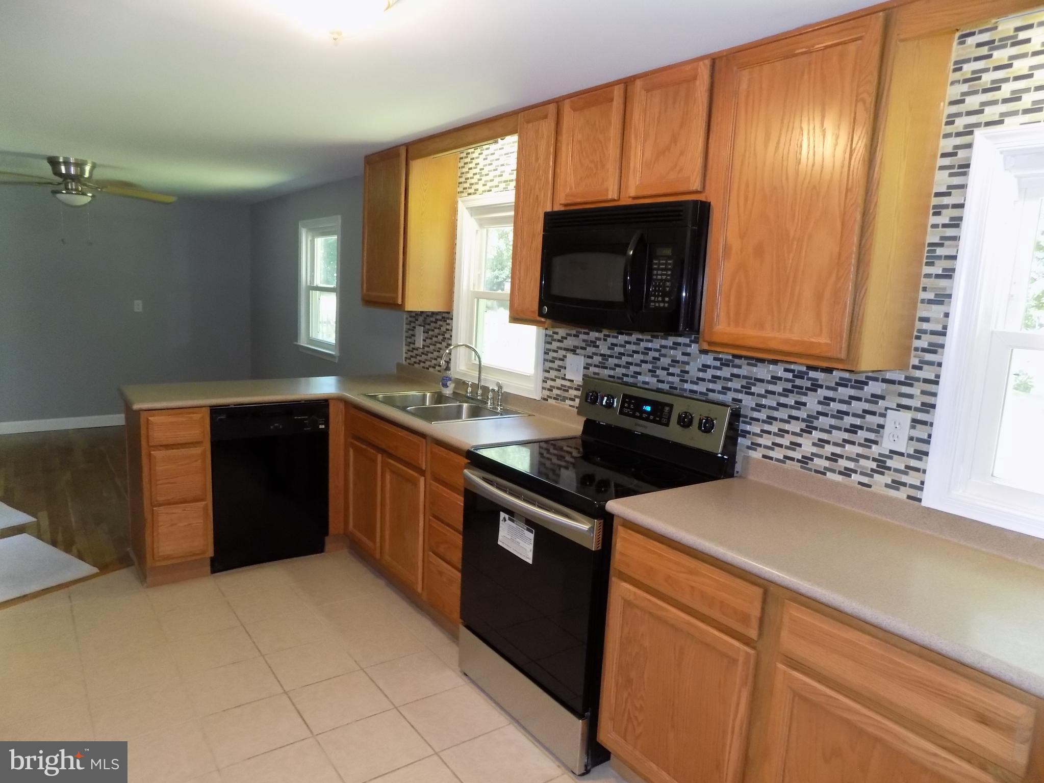 620 Romancoke Road Stevensville, MD 21666 - Photo 8 of 47 Tiled backsplash.