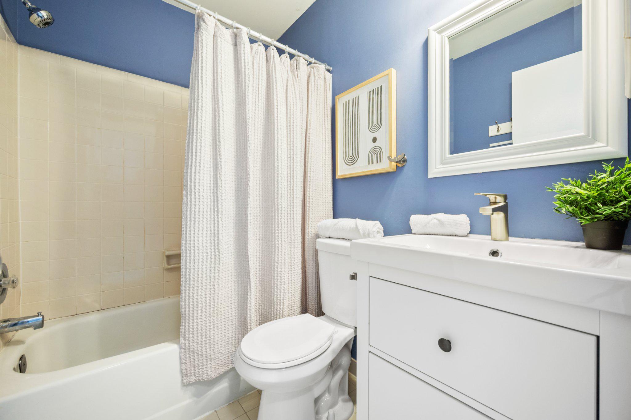 10364 Castlehedge Terrace Silver Spring, MD 20902 - Photo 21 of 31 Secondary bathroom