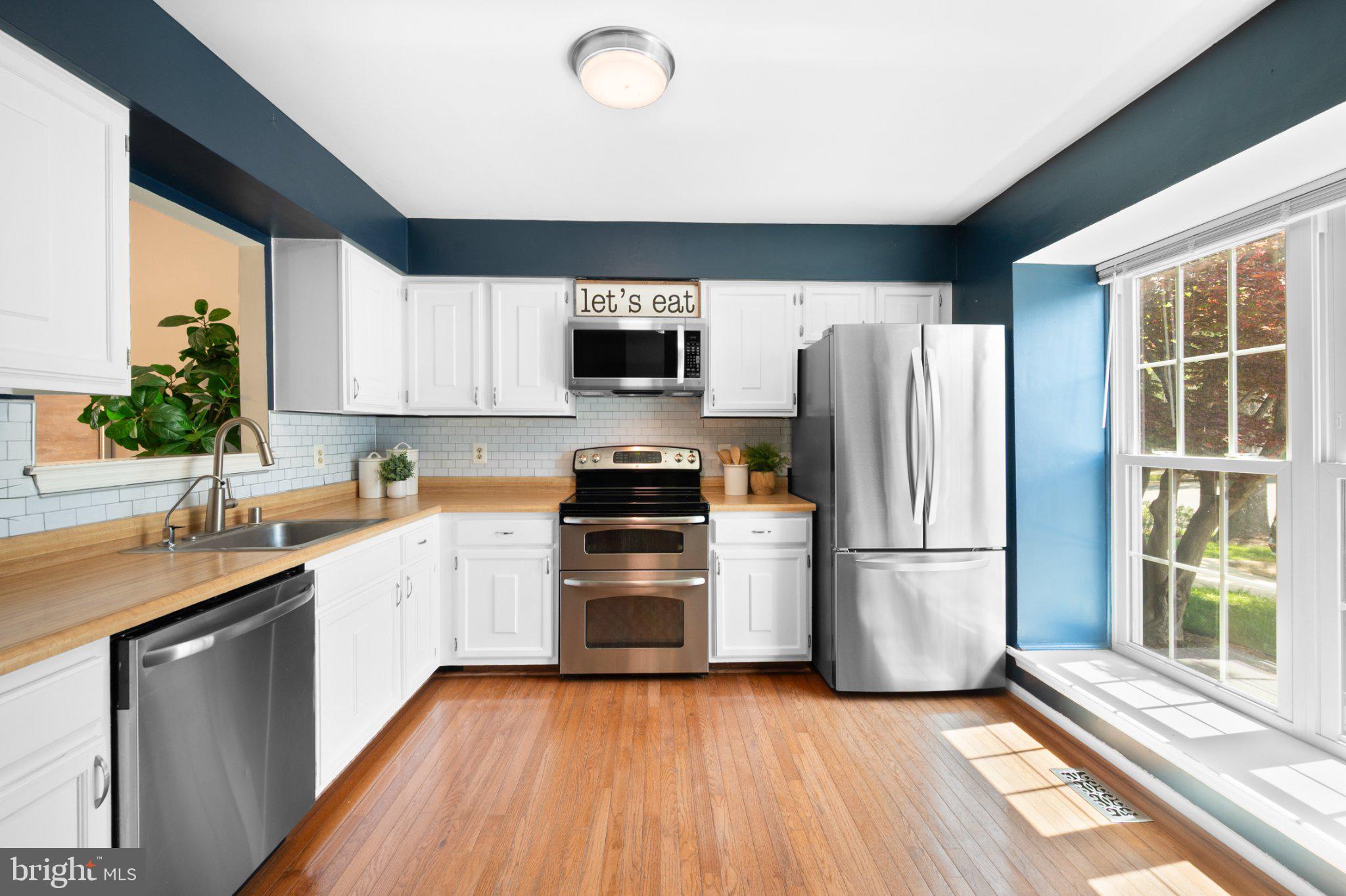 10364 Castlehedge Terrace Silver Spring, MD 20902 - Photo 4 of 31 Bright and inviting kitchen space.