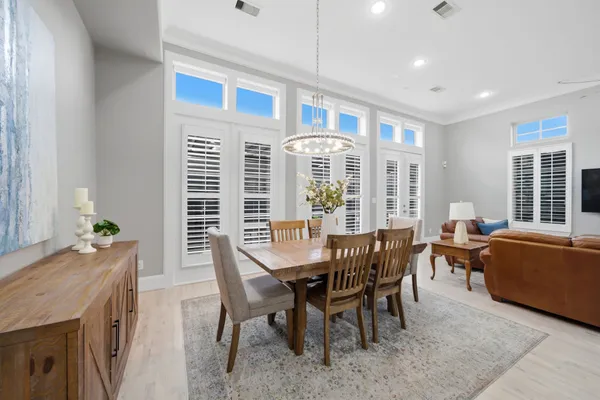 $585,000 | 1135 West 21st Street, Houston, TX 77008