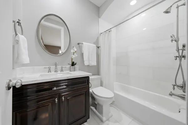 $585,000 | 1135 West 21st Street, Houston, TX 77008