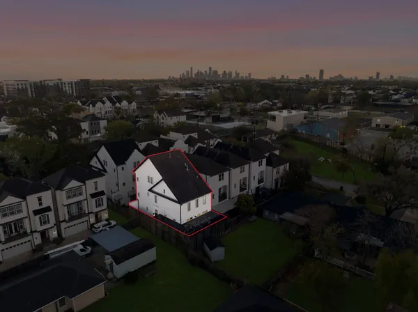 $585,000 | 1135 West 21st Street, Houston, TX 77008