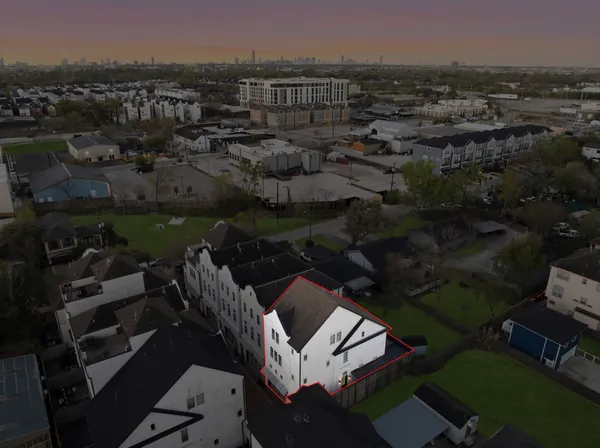 $585,000 | 1135 West 21st Street, Houston, TX 77008