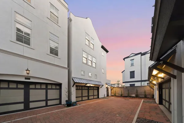 $585,000 | 1135 West 21st Street, Houston, TX 77008