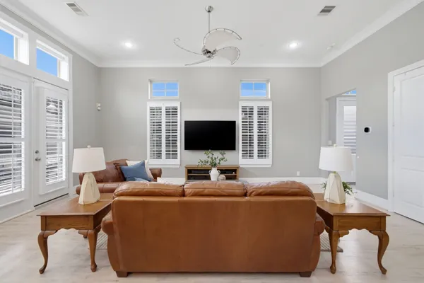 $585,000 | 1135 West 21st Street, Houston, TX 77008