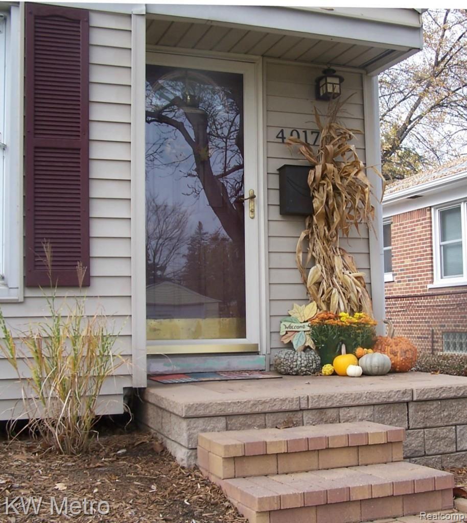 4017 Durham Road Royal Oak, MI 48073 - Photo 2 of 16 front porch.jpg