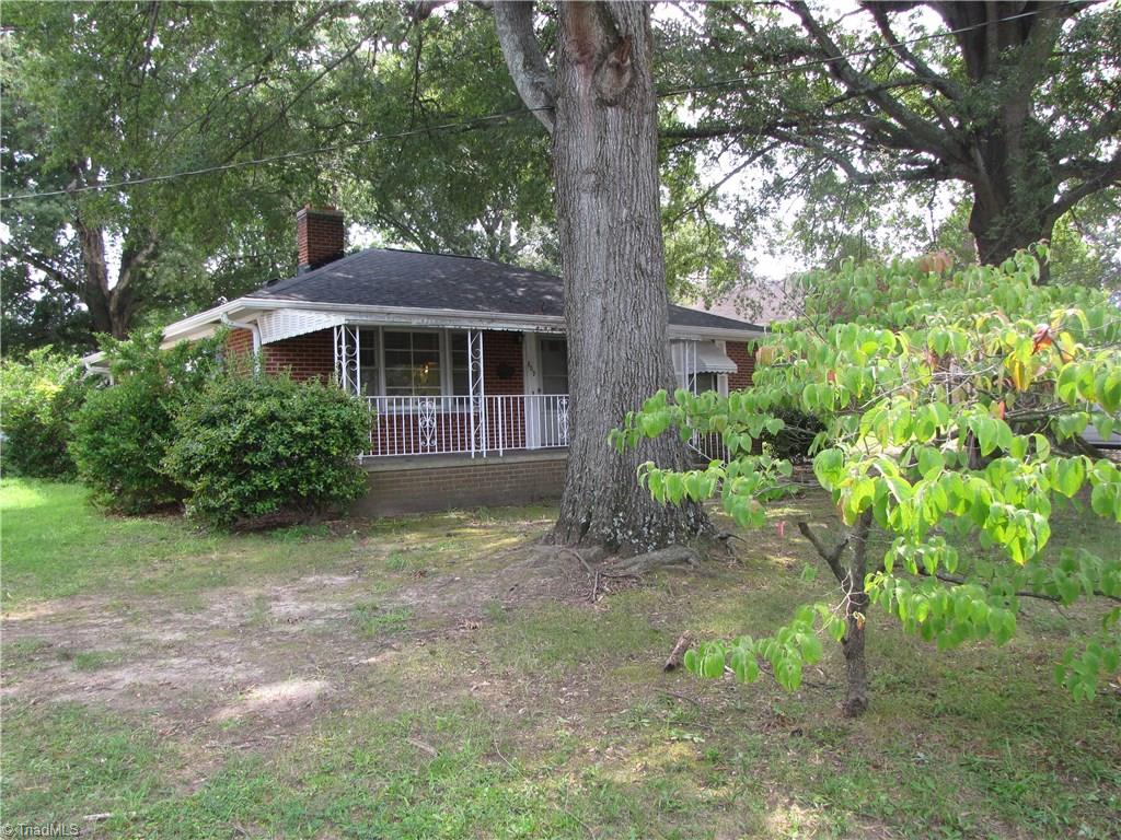 Nice Covered Front Porch!