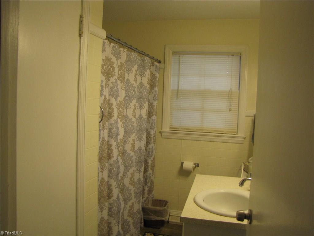 209 Rolling Road Burlington, NC 27217 - Photo 14 of 22 Full Hall Bath