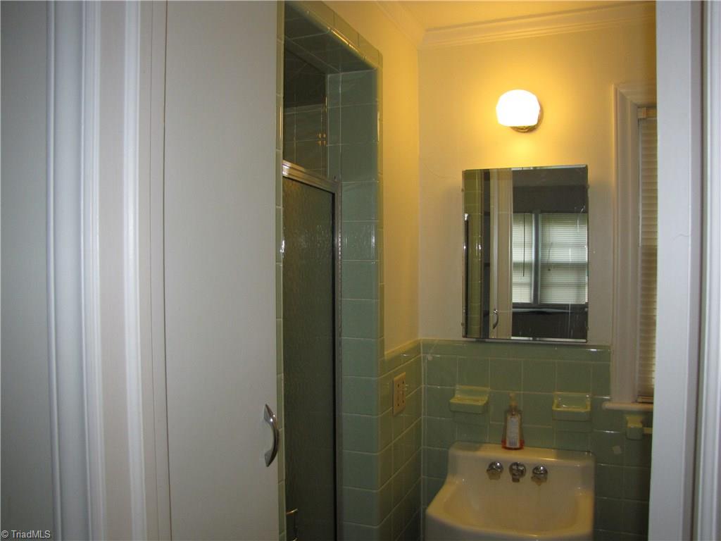 209 Rolling Road Burlington, NC 27217 - Photo 16 of 22 Full tile surround shower