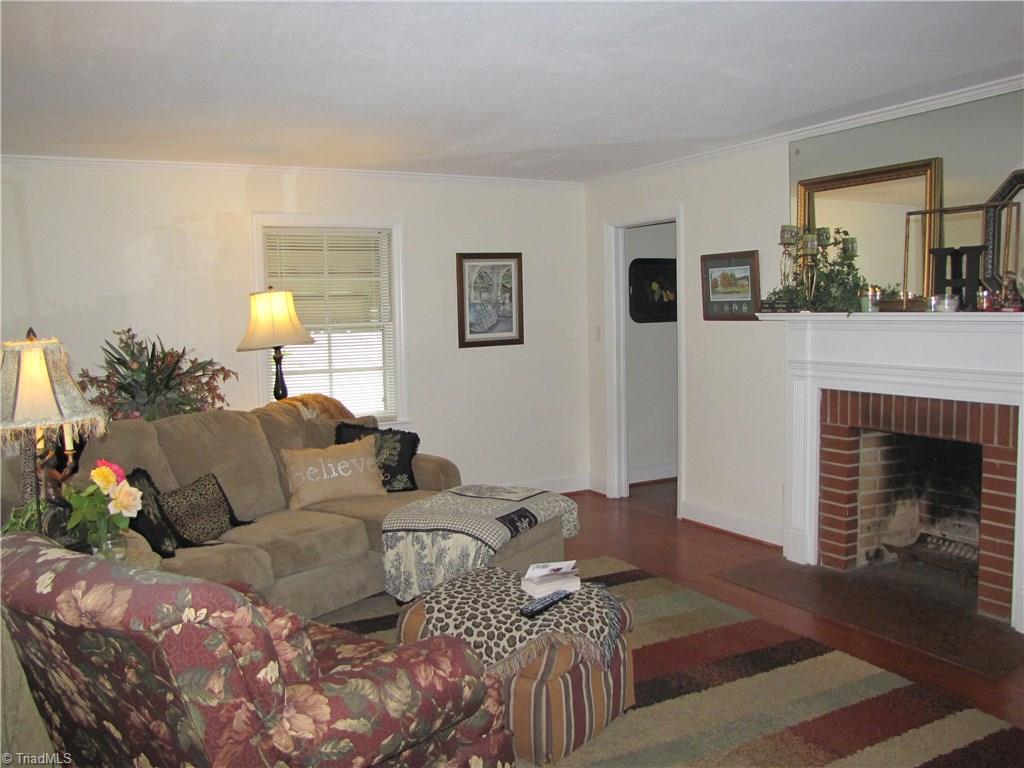 Spacious Living Rm w/hardwoods