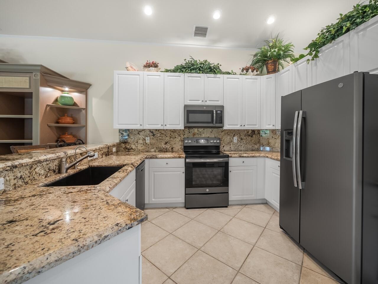 7440 Falls Road West Boynton Beach, FL 33437 - Photo 10 of 24 Kitchen