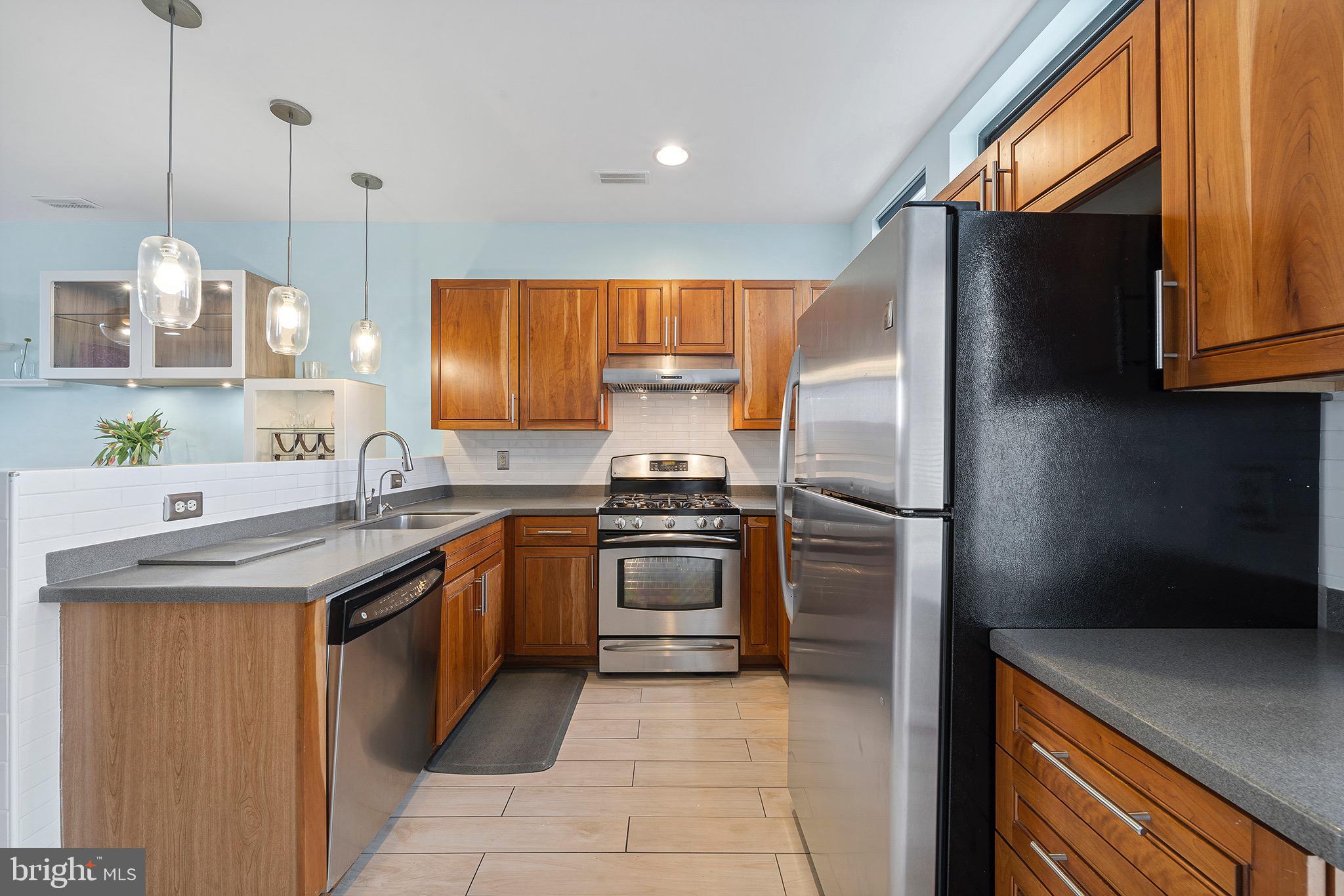 928 Wallace Street Philadelphia, PA 19123 - Photo 8 of 30