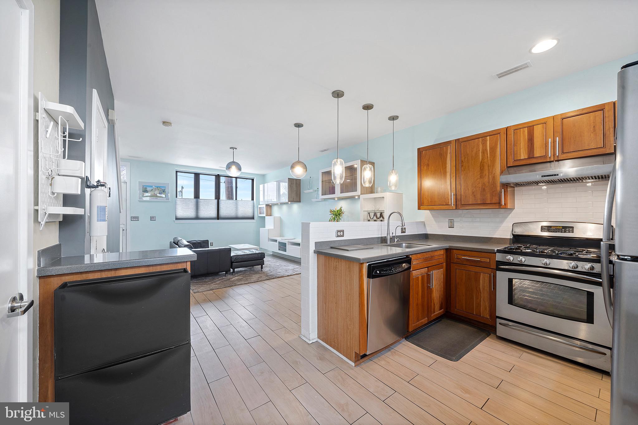 928 Wallace Street Philadelphia, PA 19123 - Photo 9 of 30