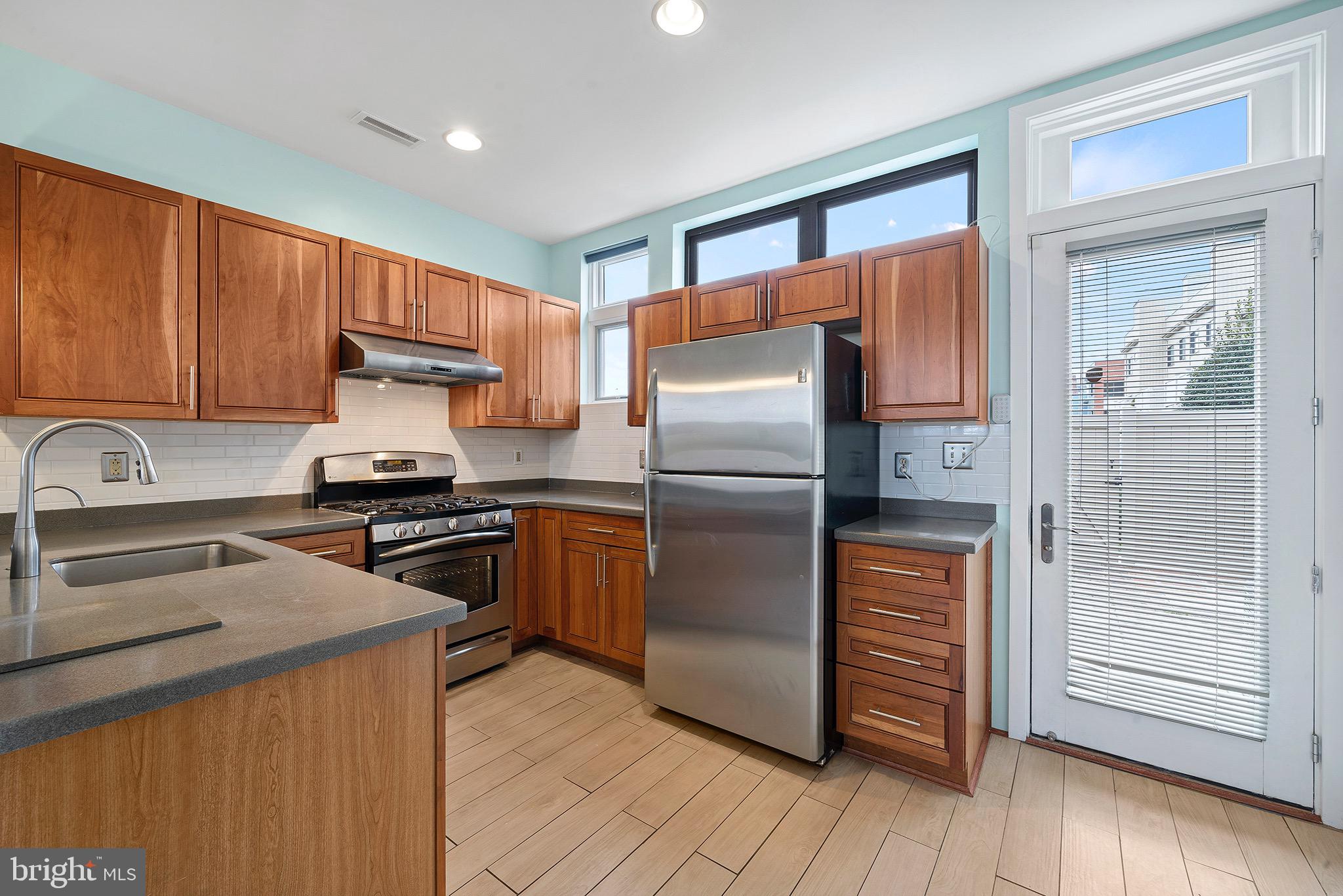 928 Wallace Street Philadelphia, PA 19123 - Photo 10 of 30