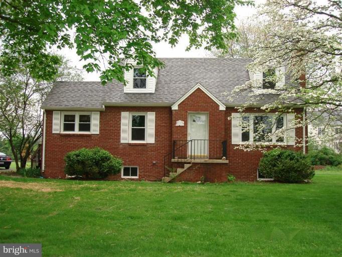 3824 Chantilly Road Chantilly, VA 20151 - Photo 16 of 20 Exterior (Main)