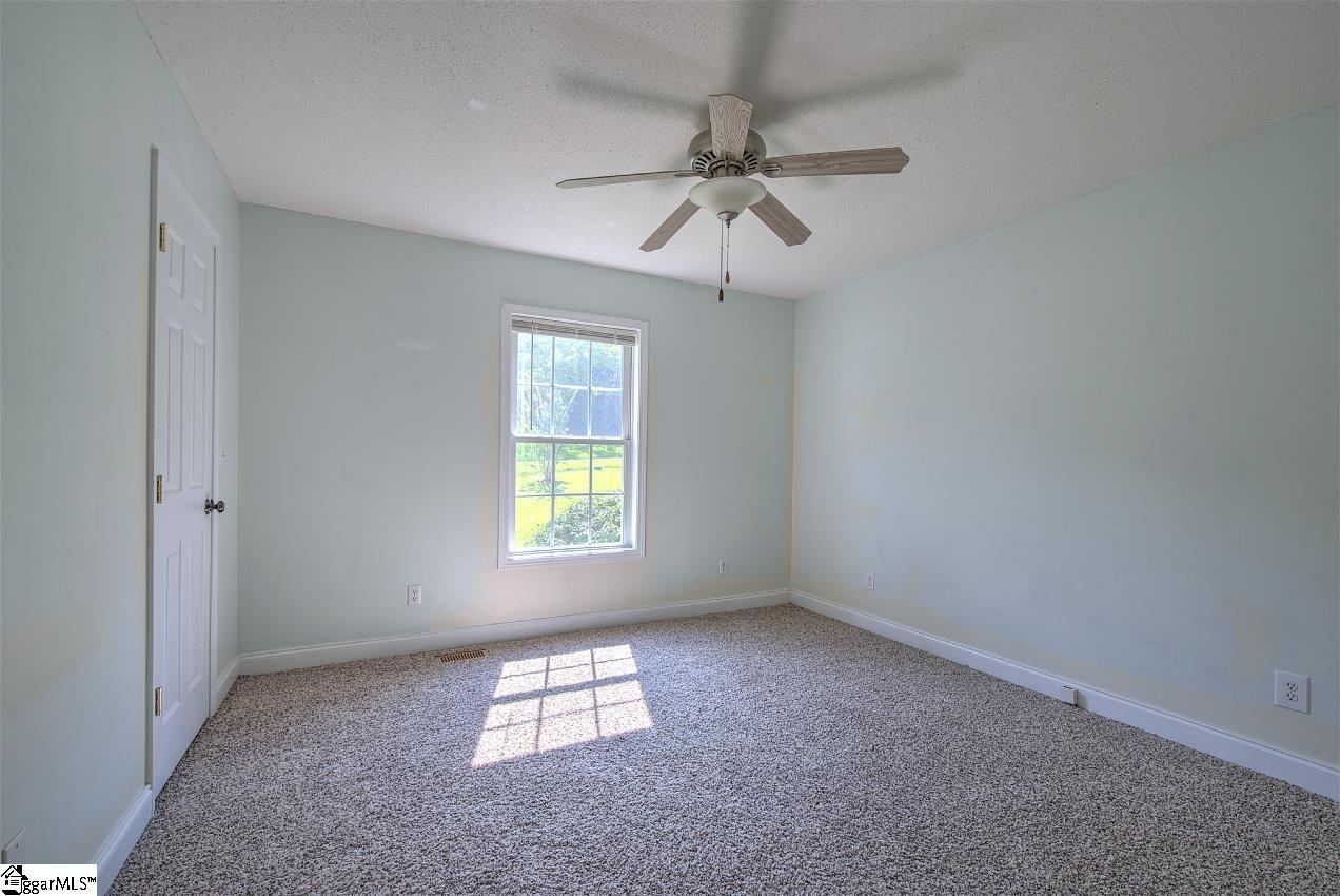 337 Bobo Road Wellford, SC 29385 - Photo 20 of 35 Great bedroom or office or flex space!