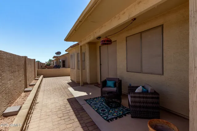 a view of a house with backyard