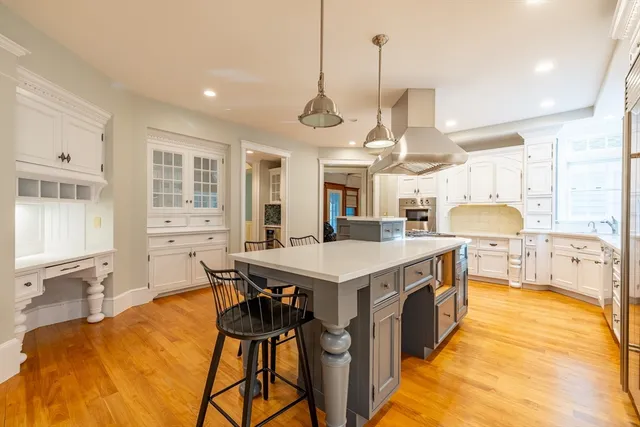 a kitchen that has a lot of cabinets in it