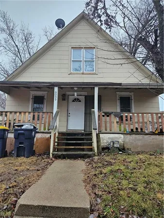 $120,000 | 6009 East 10th Street, Kansas City, MO 64126