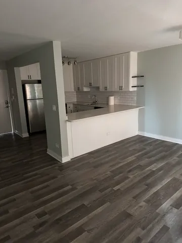 $1,975 | 800 Graceland Avenue, Unit 105, Des Plaines, IL 60016