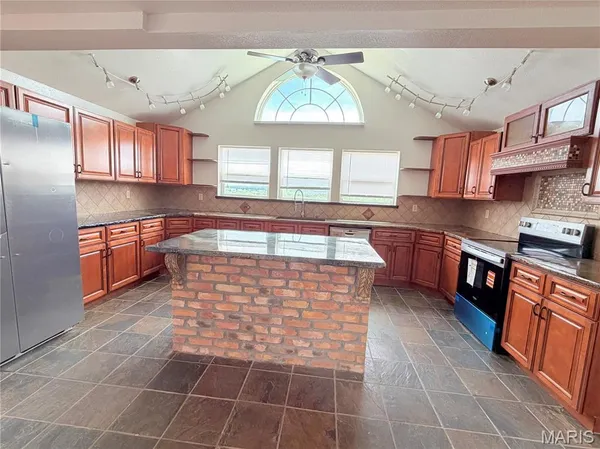$750,000 | 324 County Road 57, Belleview, MO 63623