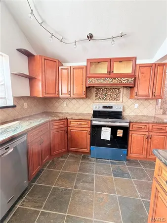 $750,000 | 324 County Road 57, Belleview, MO 63623