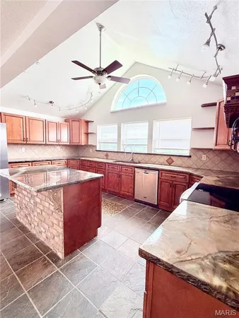 $750,000 | 324 County Road 57, Belleview, MO 63623