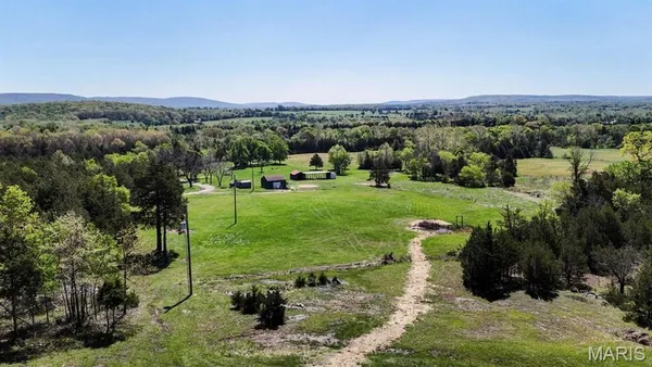 $750,000 | 324 County Road 57, Belleview, MO 63623