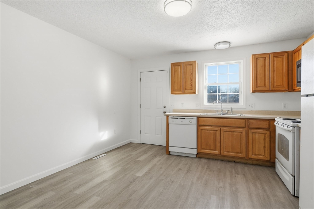 59-61 Pinevale Street Springfield, MA 01151 - Photo 4 of 37 Gallery Image 4
