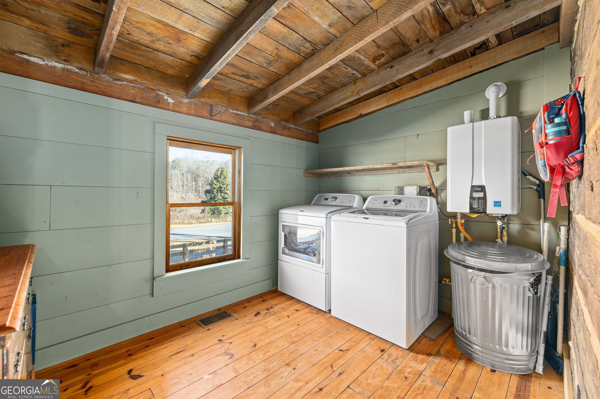 28 Ayersville Road Toccoa, GA 30577 - Photo 15 of 29 a utility room with dryer and washer
