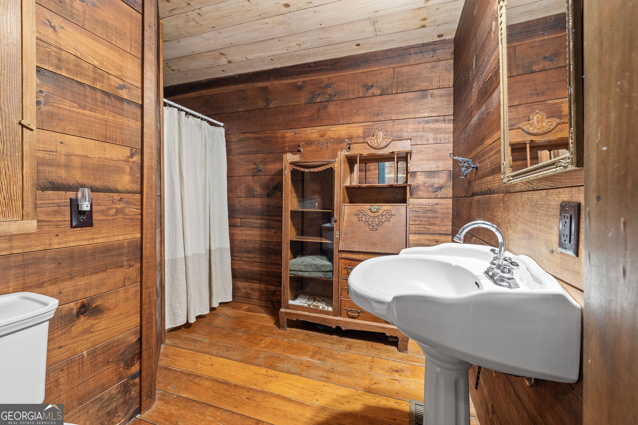 28 Ayersville Road Toccoa, GA 30577 - Photo 17 of 29 a bathroom with a sink and a mirror
