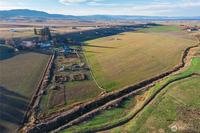 a view of a tennis court