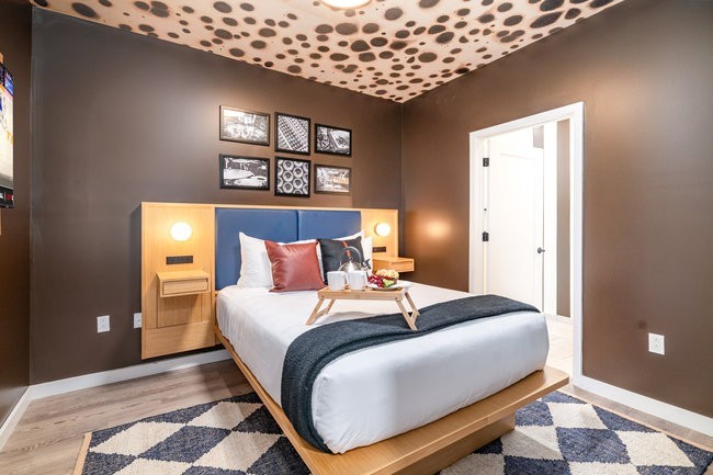 50 Music Square West, Unit 114 Nashville, TN 37203 - Photo 49 of 83 a bedroom with a bed and a window