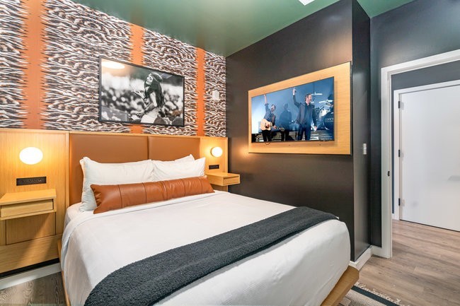 50 Music Square West, Unit 114 Nashville, TN 37203 - Photo 55 of 83 a bedroom with a bed and painting on the wall