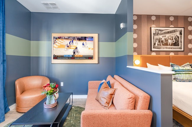 50 Music Square West, Unit 114 Nashville, TN 37203 - Photo 79 of 83 a living room with furniture and a large window