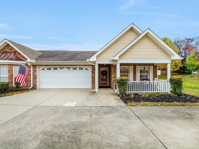 $359,900 | 702 Forest Glen Circle, Murfreesboro, TN 37128